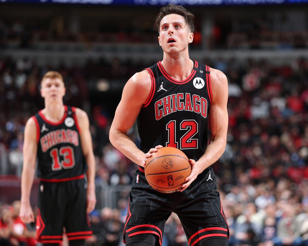 赛中连入三 赛中连入三